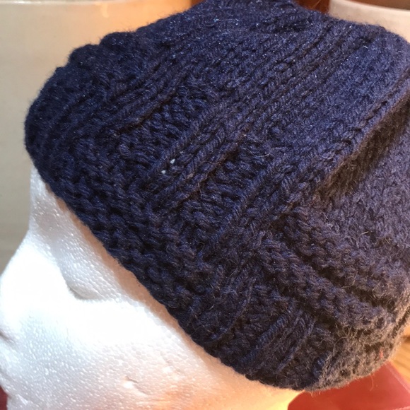 Handmade acrylic knit beanie - Picture 3 of 3